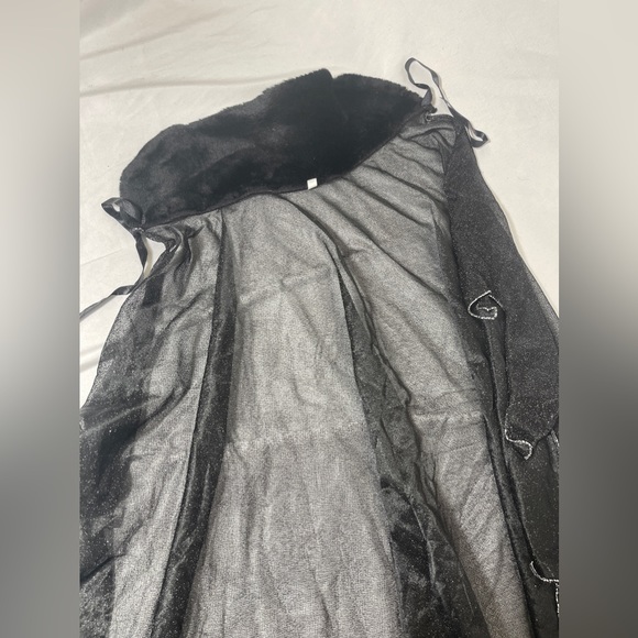 Costume Vampire Cape Halloween Black Glitter Sparkle Cape w/ Fur Collar Sz Med - Picture 4 of 5